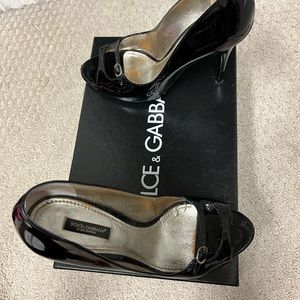 Black patent leather Dolce & Gabbana peep toe heels